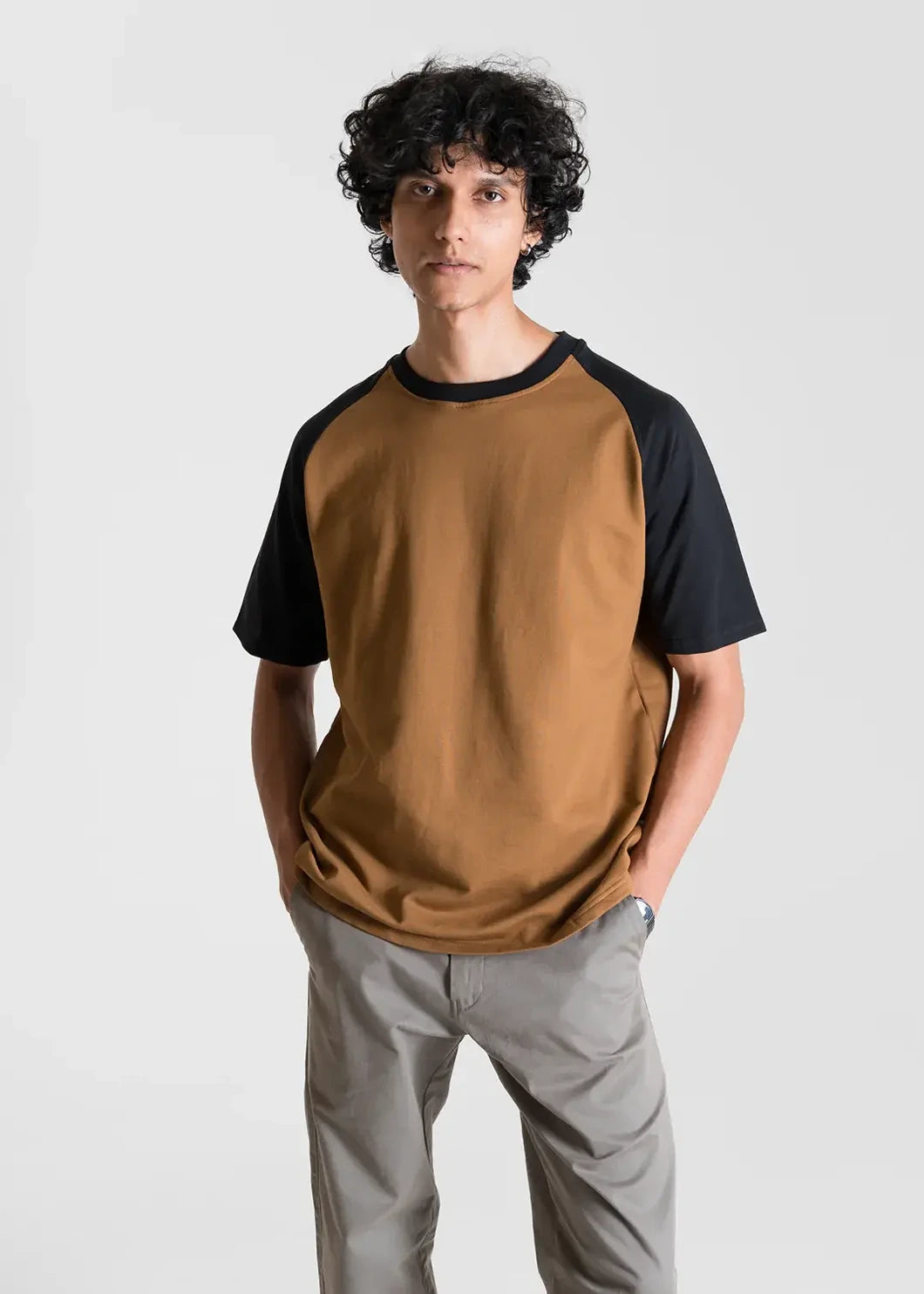 Relaxed Raglan T-Shirt Brown & Black & Black Waffle Textured Cargo Shorts
