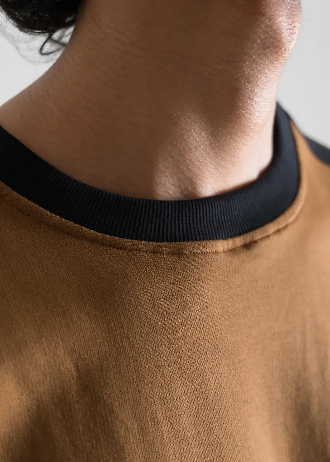 Relaxed Raglan T-Shirt Brown & Black & Black Waffle Textured Cargo Shorts